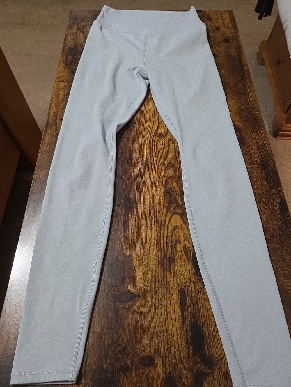Like New ! Vuori Legging Light Grey Size Small